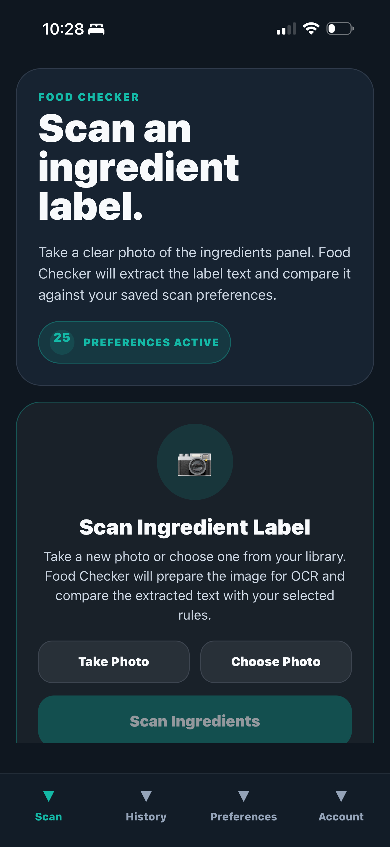 Food Checker iOS scan screen with ingredient label guidance and scan controls.
